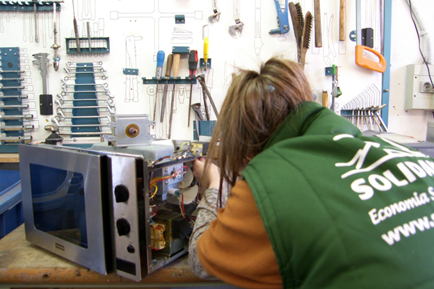 Reparing a microwave oven